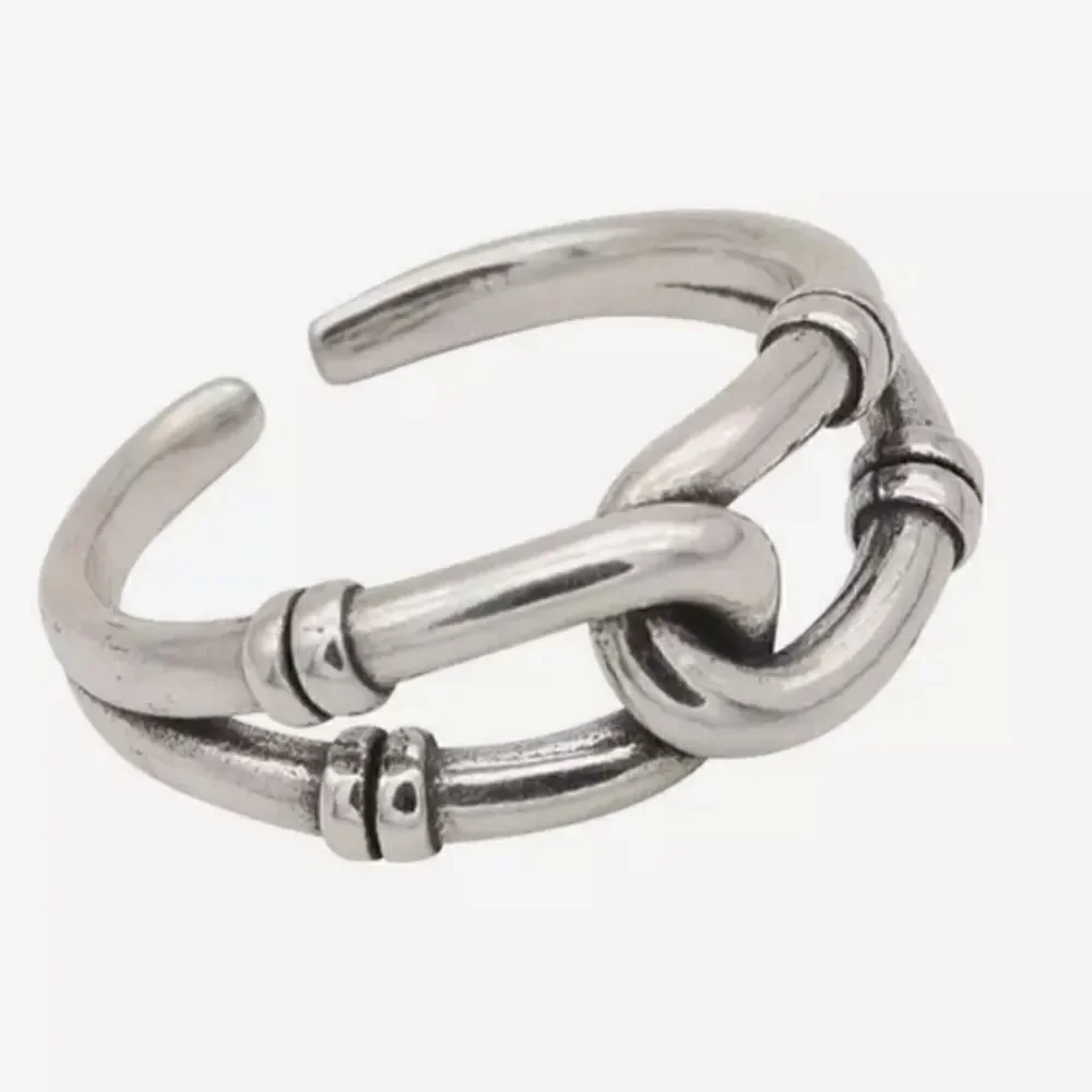 The Tie Me In Knots Ring, adjustable in 925 silver